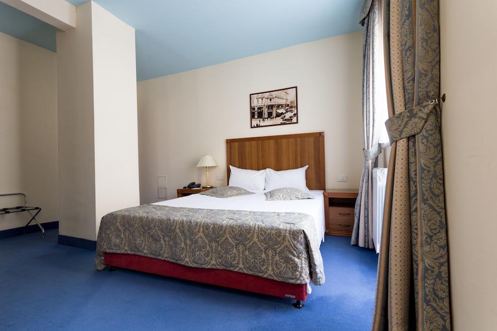 OPERA HOTEL 93196 — 9
