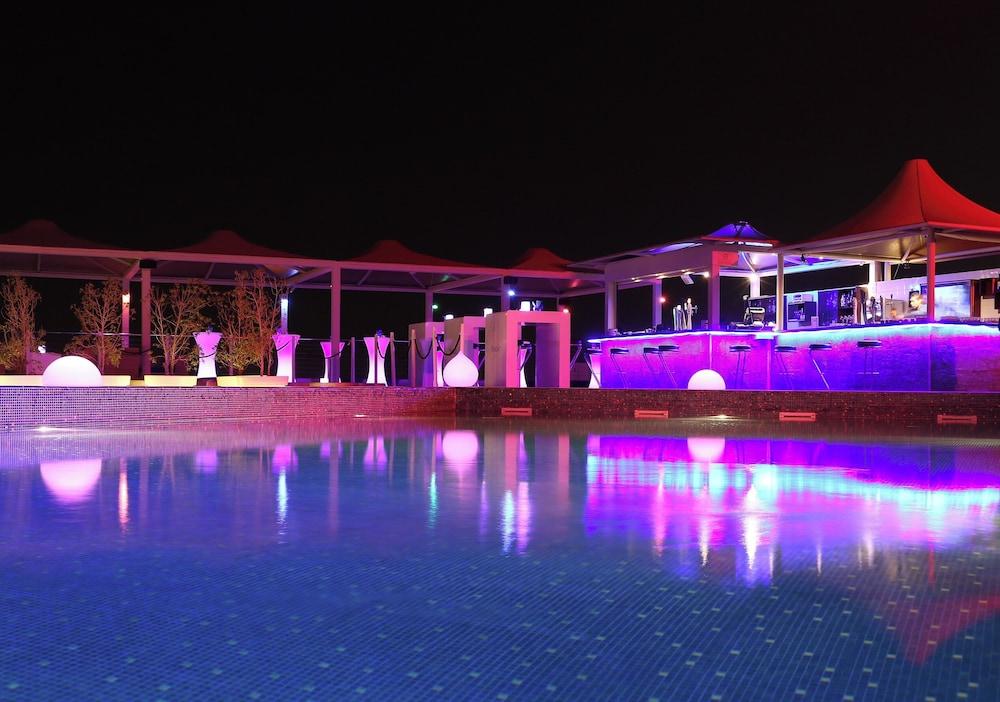 Golden Tulip Muscat 120534 — 3