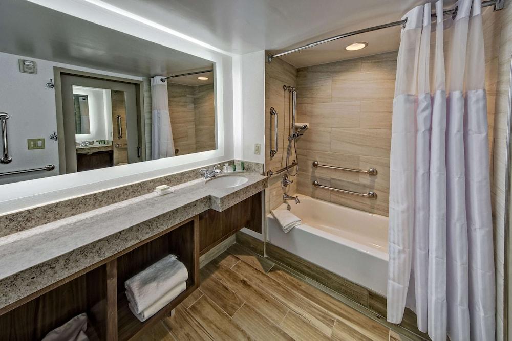 Hilton Knoxville Airport — 10