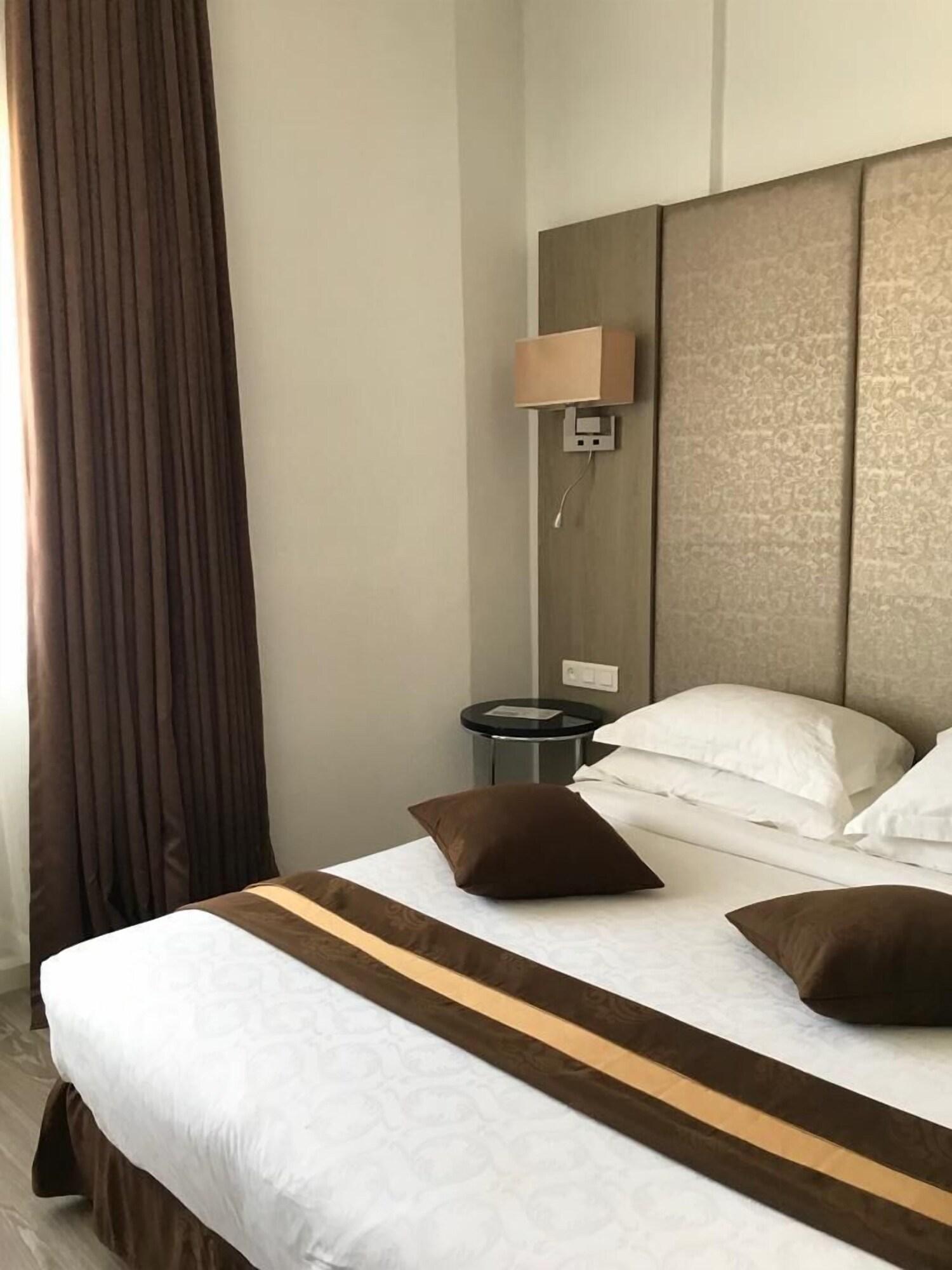 Hotel Colombe — 6