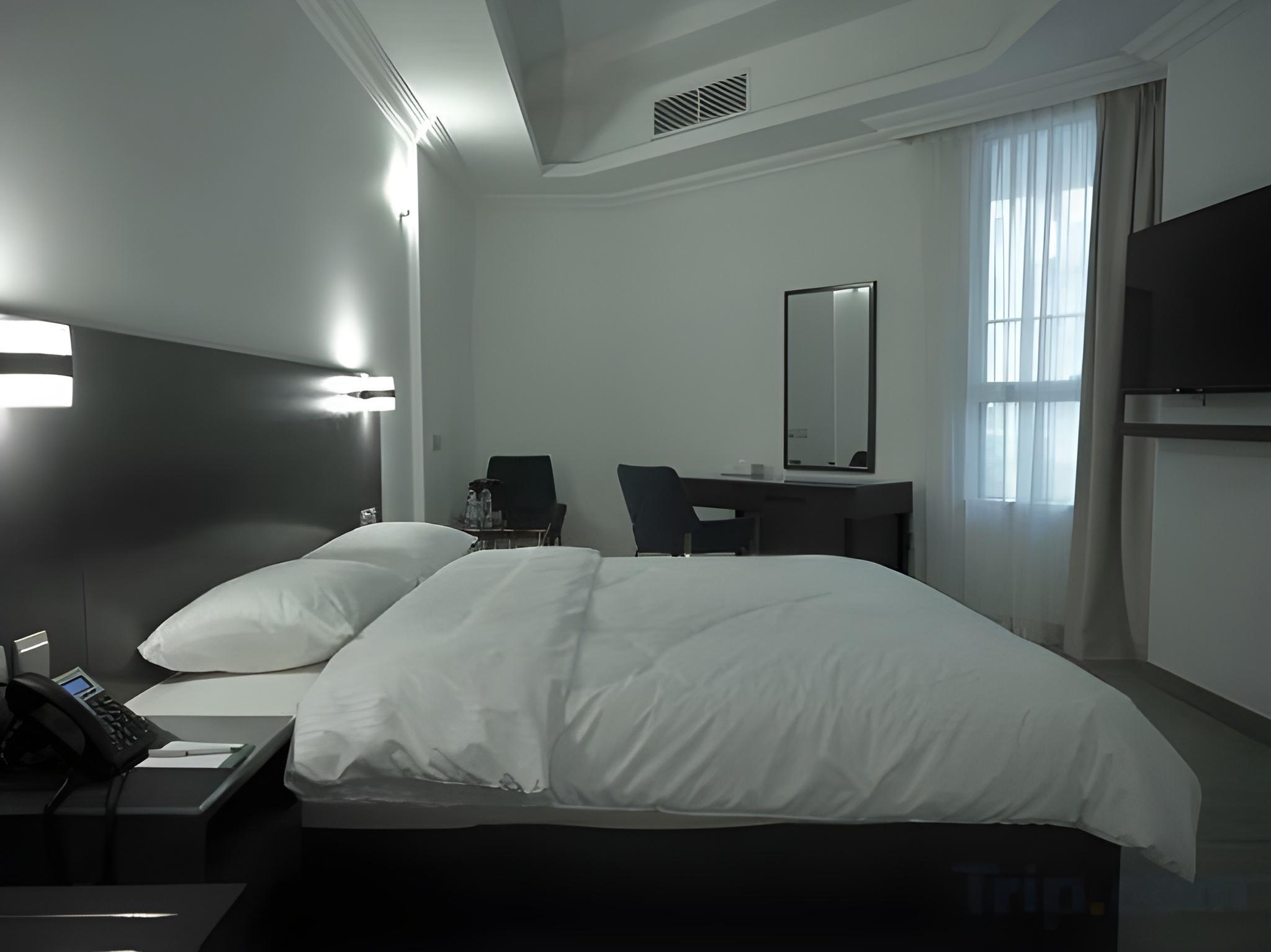 Garden City Hotel — 8