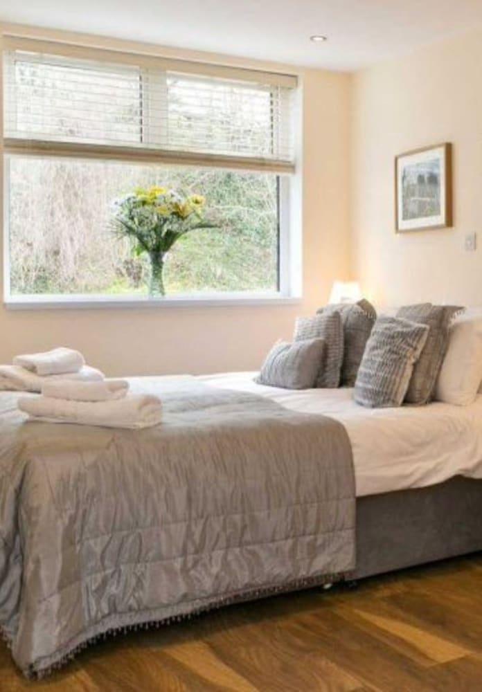 THE MANOR HOPTEL BRECON — 8