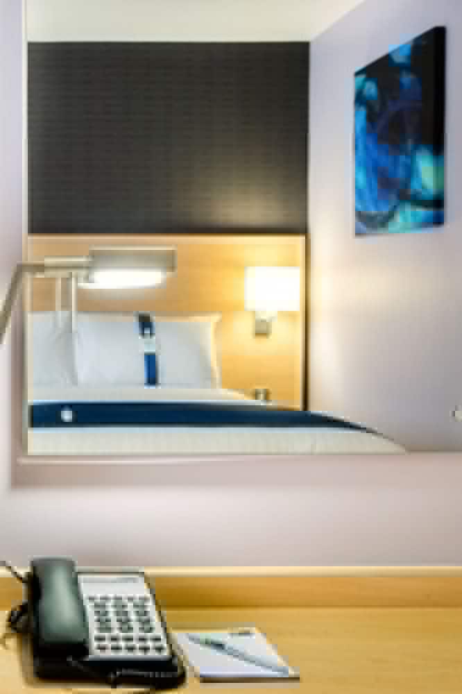 Holiday Inn Express Manchester Airport — 9