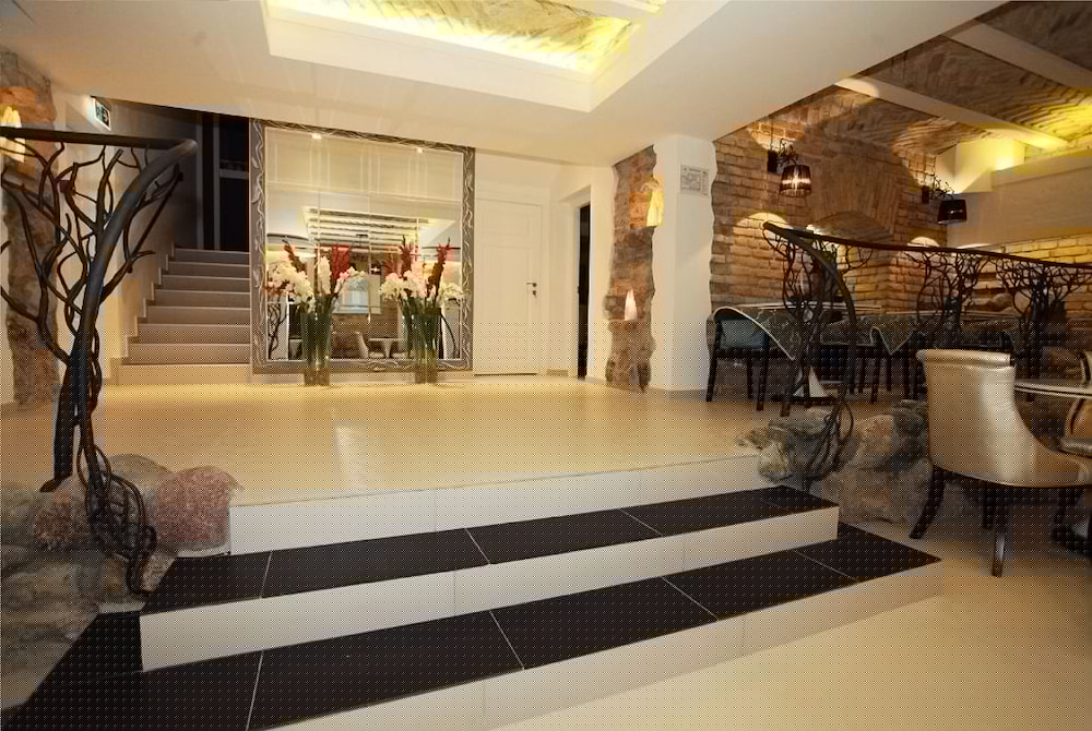 ART HOTEL MOON GARDEN 1201548 — 9