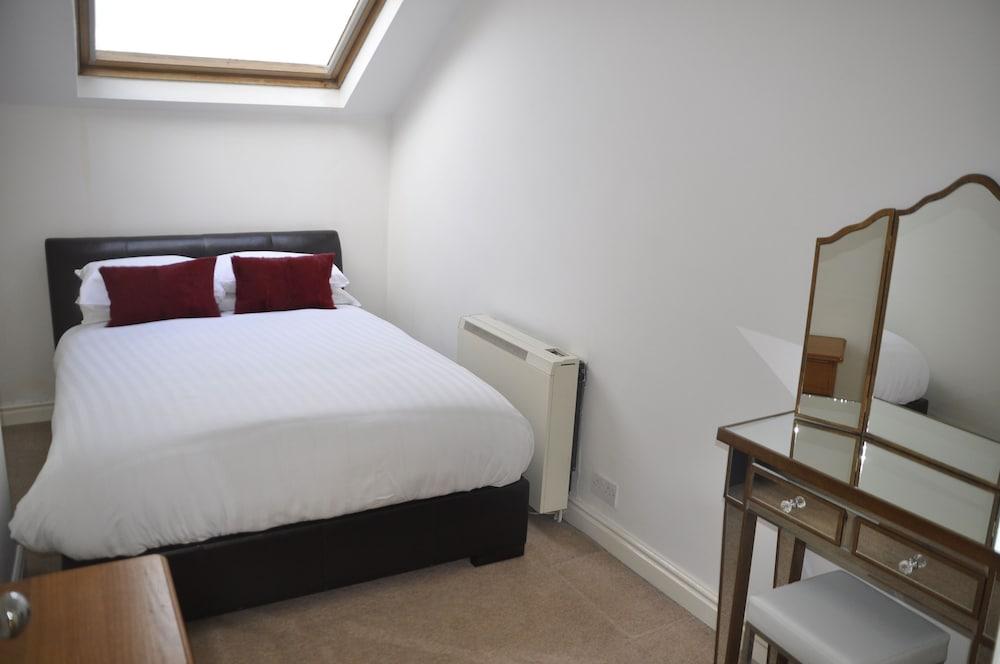 Harrogate Elite Living — 8