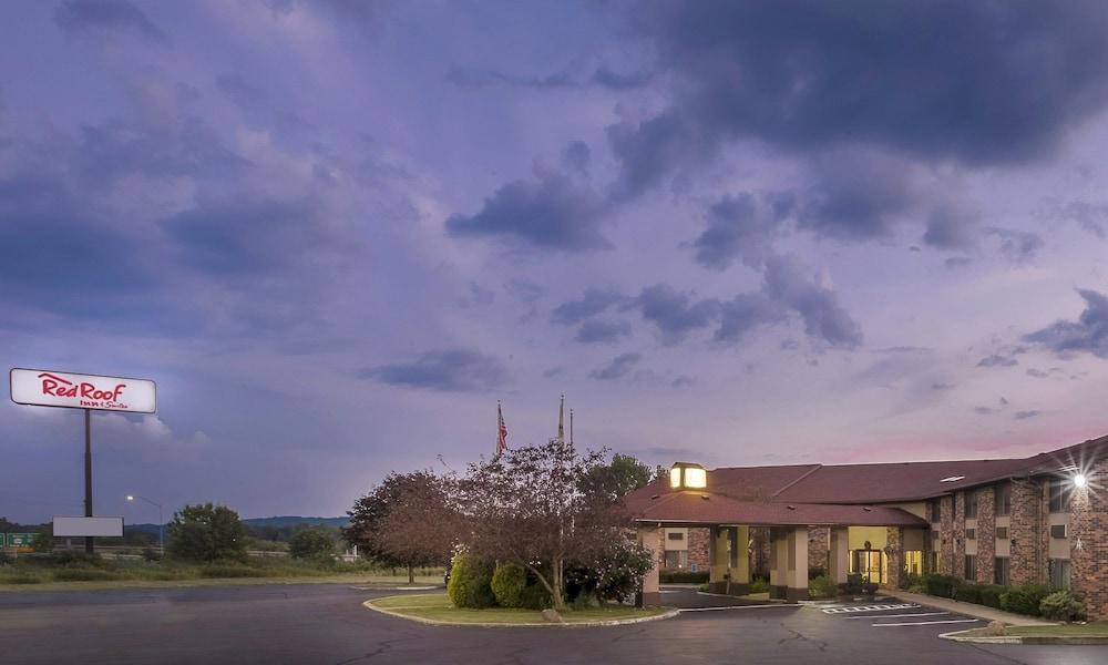 Red Roof Inn & Suites Hermitage — 3