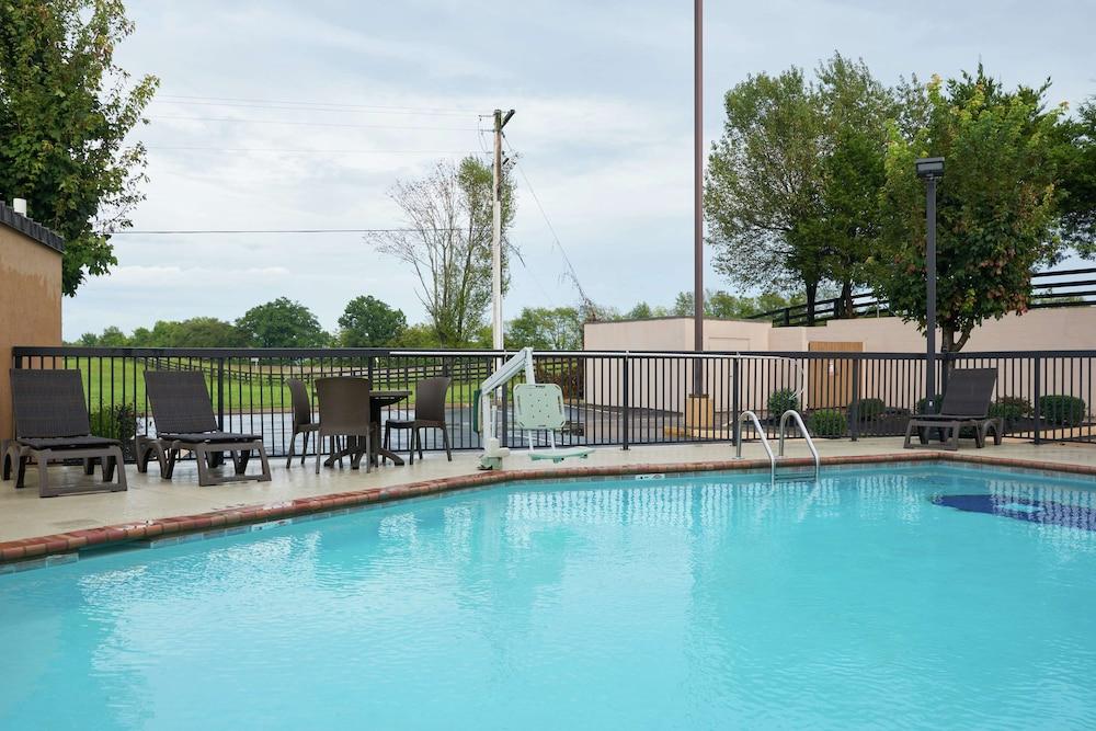 Hampton Inn Franklin — 5