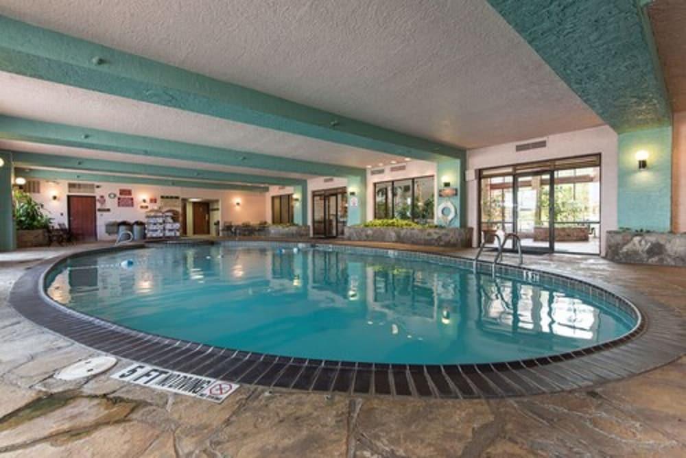 MCM Elegante Suites — 3