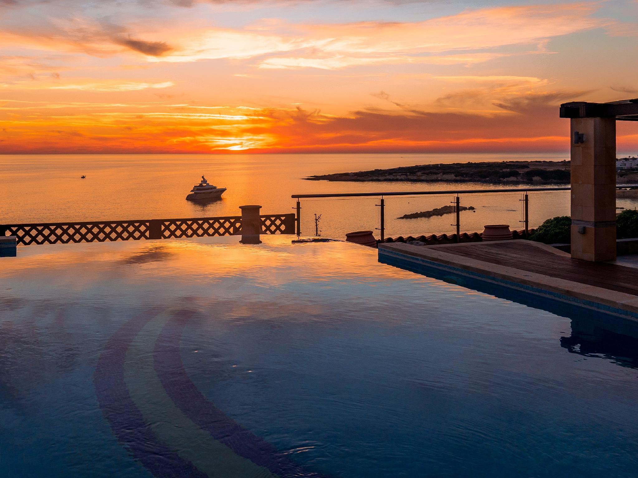 Coral Beach Hotel and Resort — 4