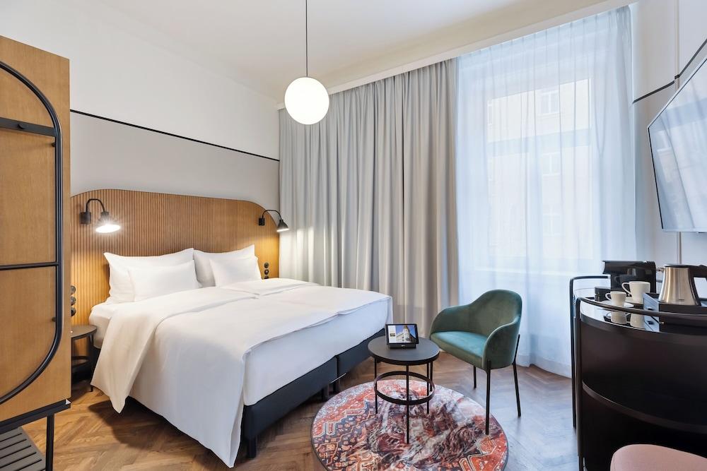 Hotel Astoria Vienna, Curio Collection by Hilton — 9