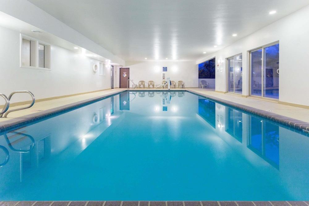 Days Inn by Wyndham Colorado Springs Airport — 5