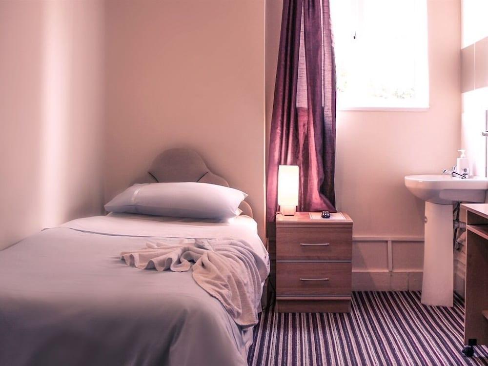 Tennyson House Hotel — 8