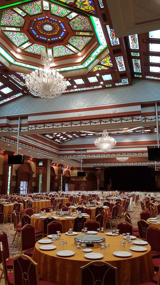 THE RIZQUN INTERNATIONAL HOTEL(MB) — 9