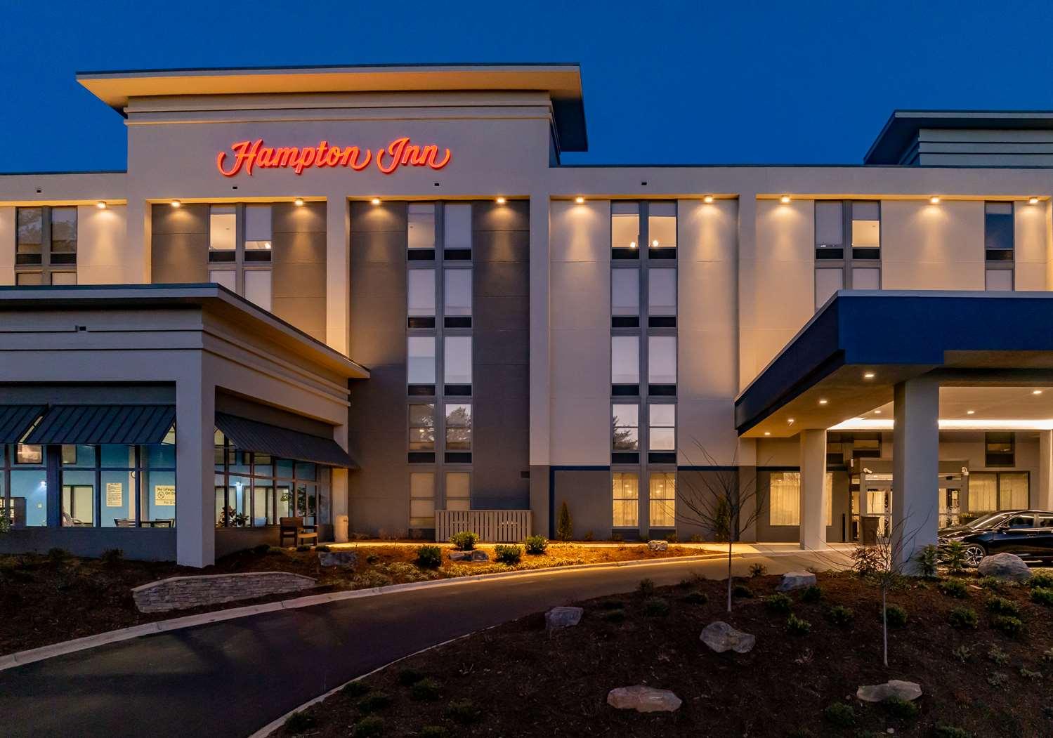 Hampton Inn Asheville-Tunnel Road — 3
