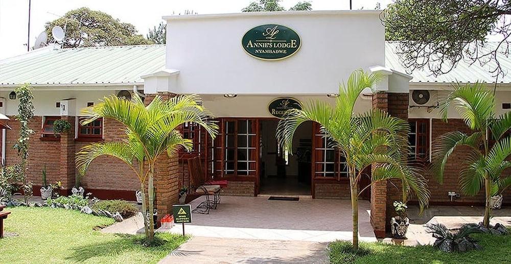 Annie's Lodge Blantyre — 3