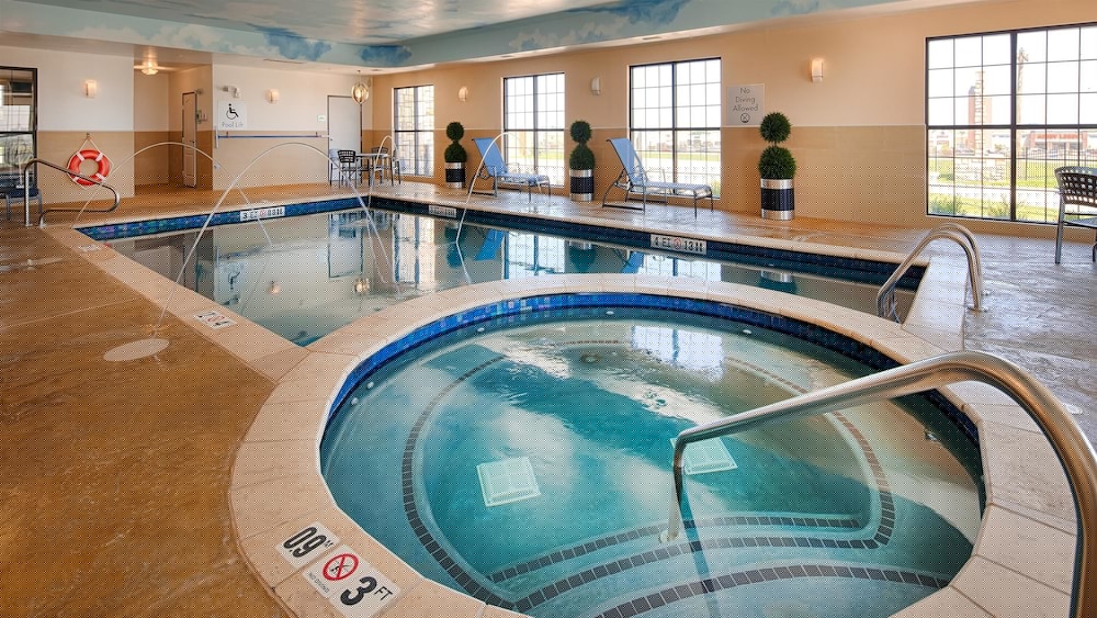 Best Western Plus Emerald Inn & Suites — 7