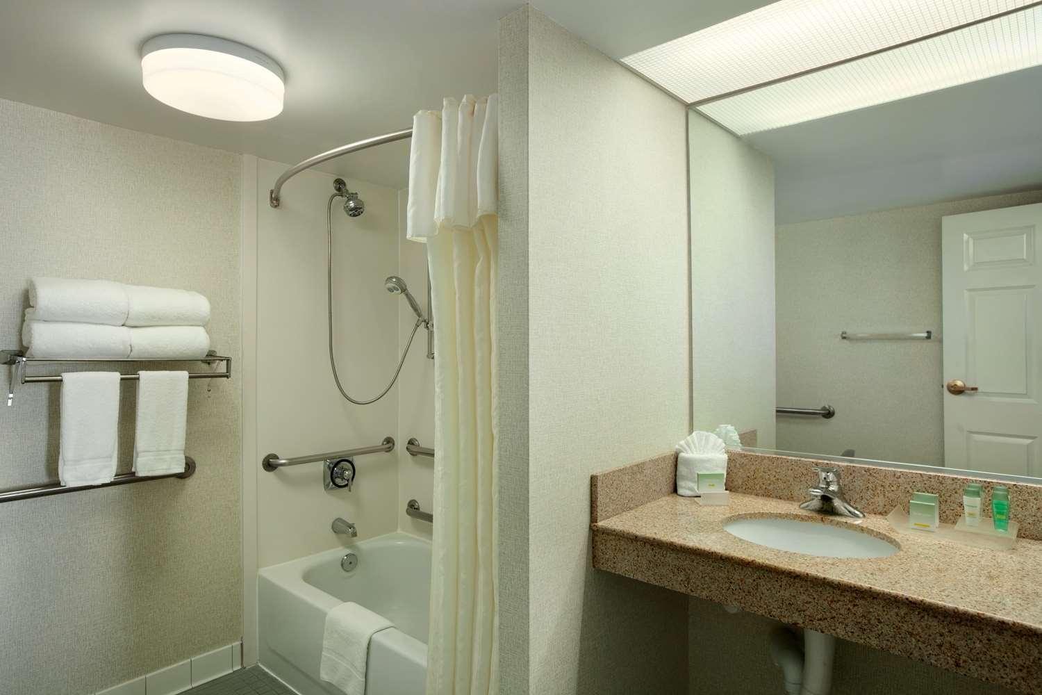 Homewood Suites by Hilton Falls Church - I-495 at Rt. 50 — 2