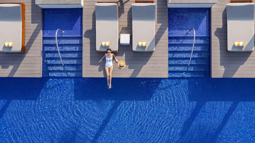 Al Zorah Beach Resort — 9