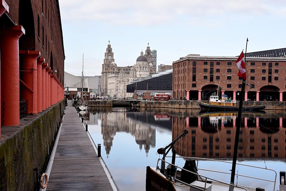 Holiday Inn Express Liverpool Royal Albert Dock