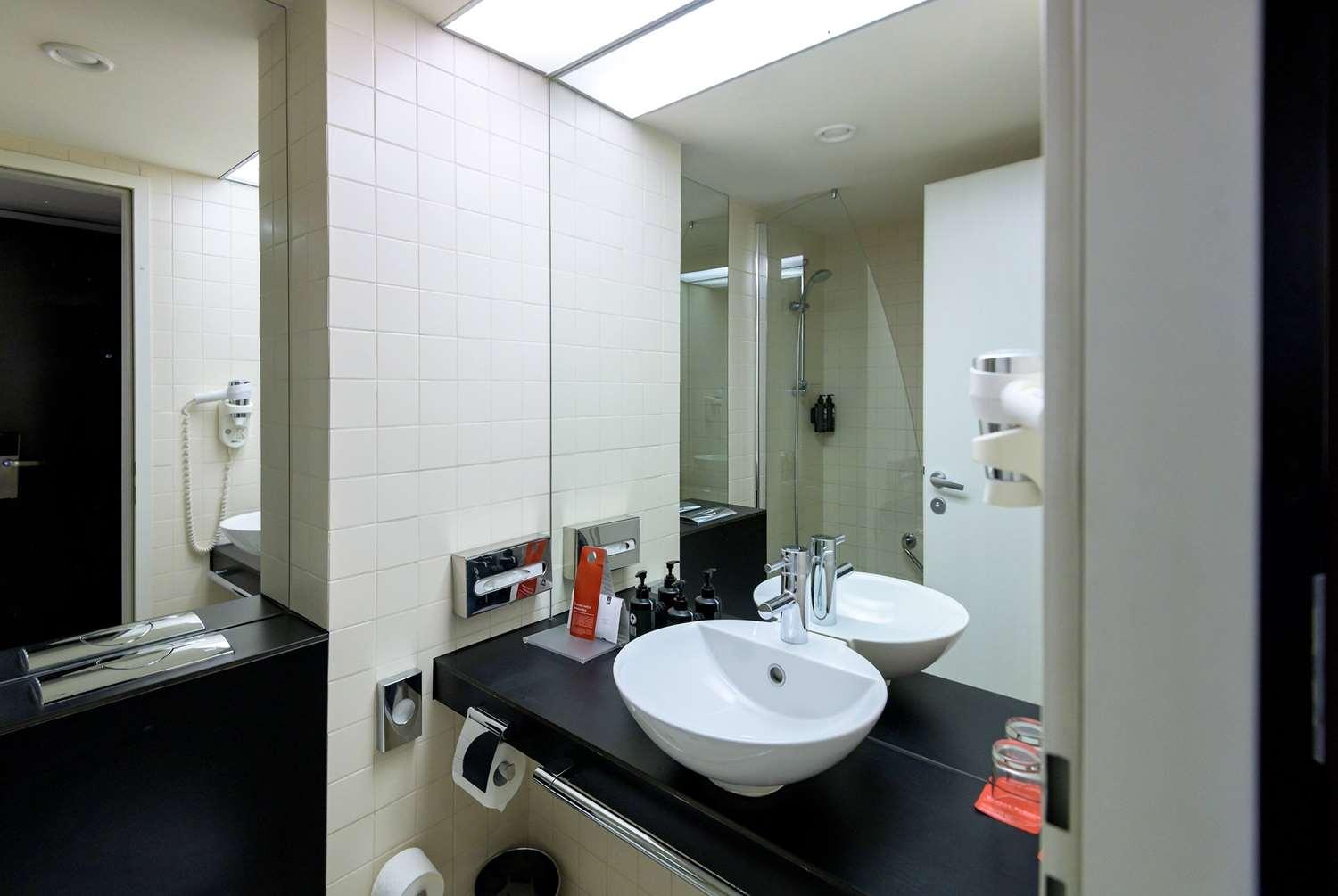 Ramada Plaza by Wyndham Bucharest Convention Center — 3