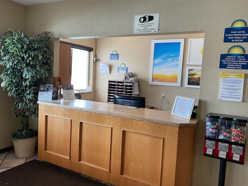 Days Inn by Wyndham Colorado Springs Airport — 6
