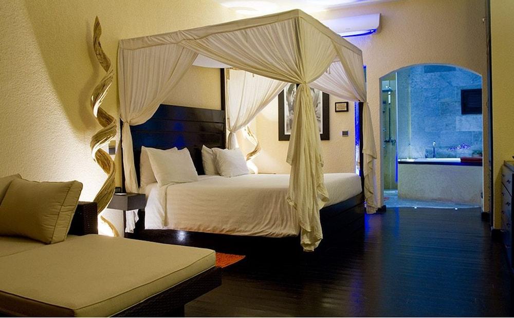 The Rhino Resort Hotel & Spa — 7