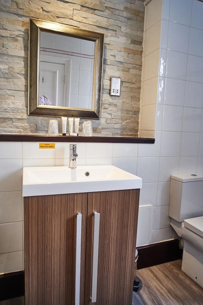 CHEQUERS HOTEL — 5