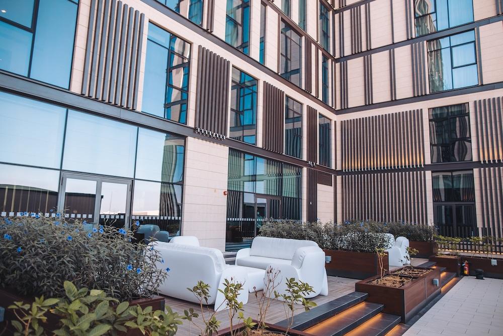 Staybridge Suites Dubai Al-Maktoum Airport — 8
