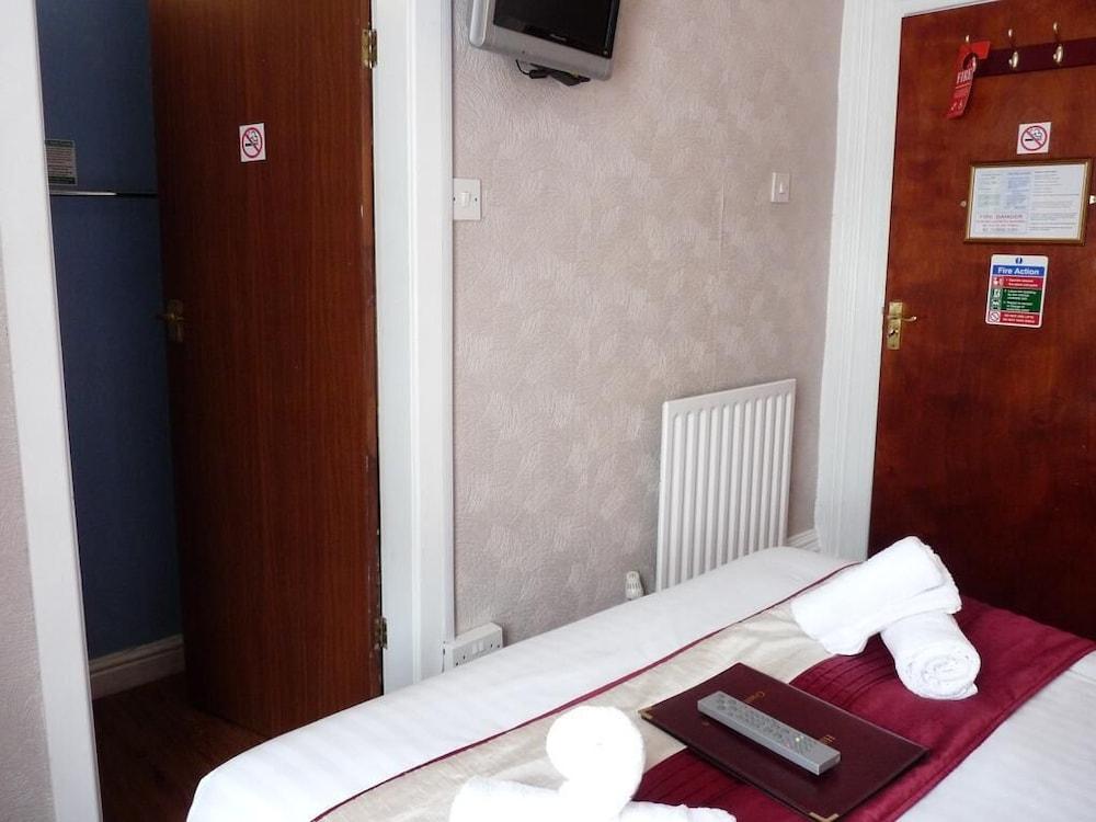 Hilbre Hotel — 5