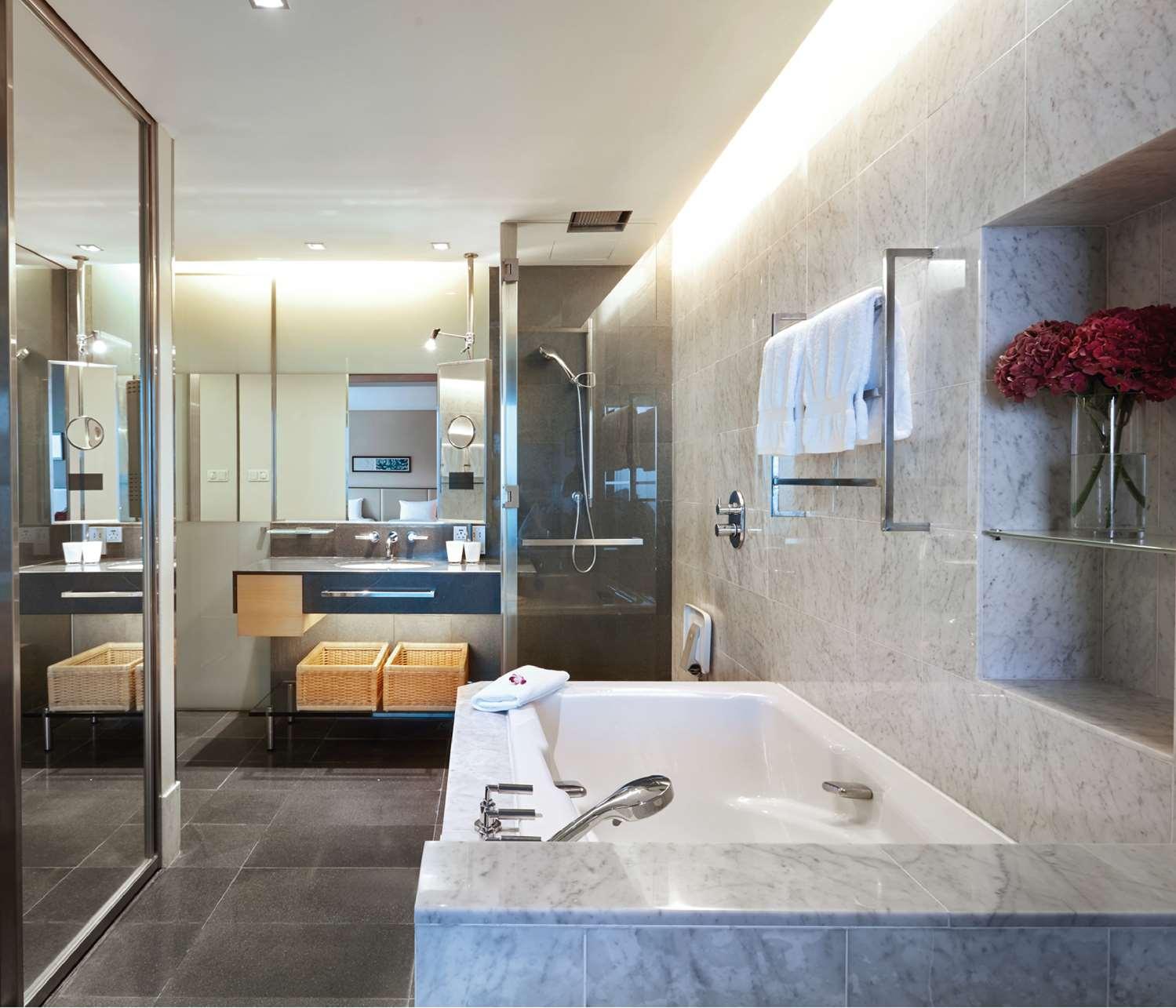 HILTON KUALA LUMPUR 17844 — 10