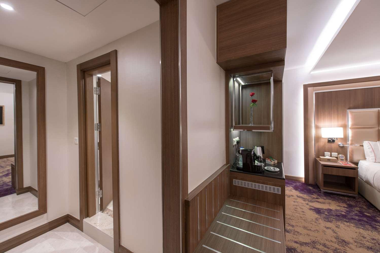 Ramada by Wyndham Continental Jeddah — 7