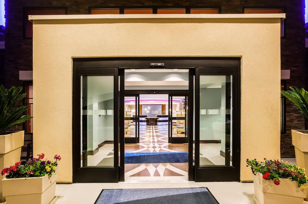 HOLIDAY INN EXPRESS AND SUITES EUREKA — 6