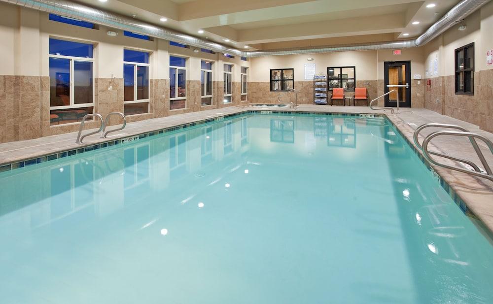 Holiday Inn Express Hotel & Suites Gallup East — 4