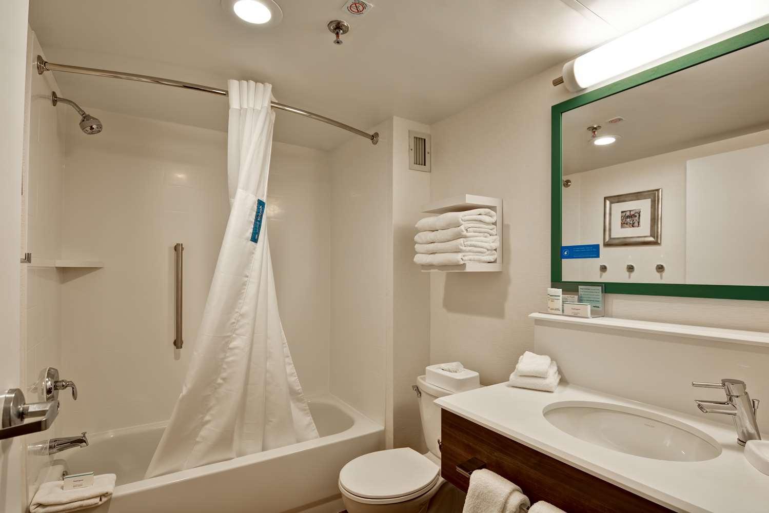Hampton Inn Albany-Wolf Road — 2
