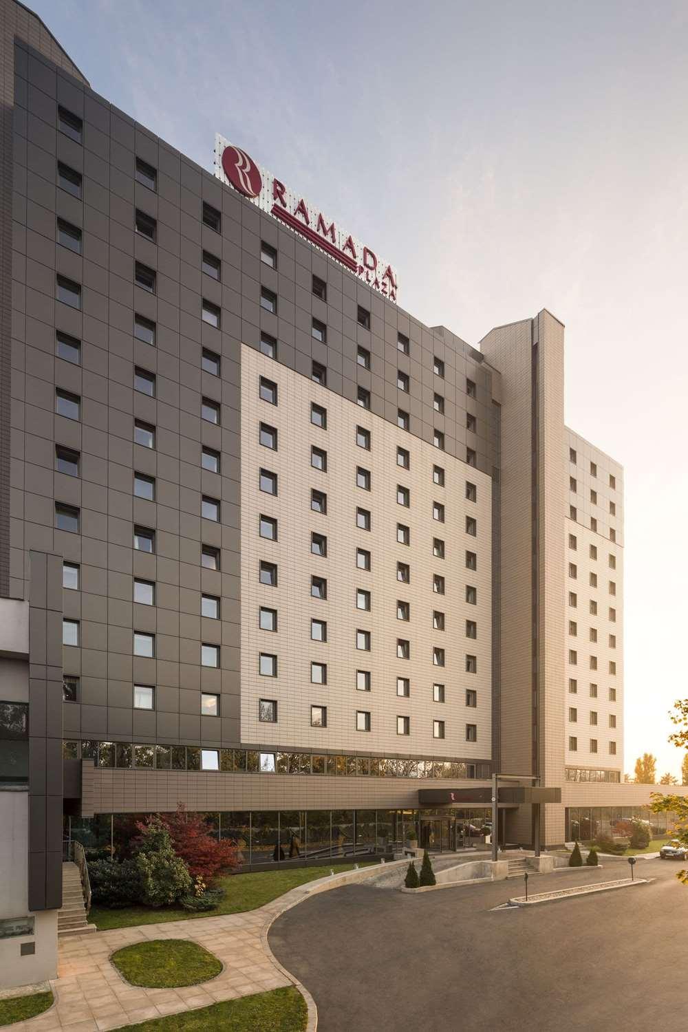Ramada Plaza by Wyndham Bucharest Convention Center — 8