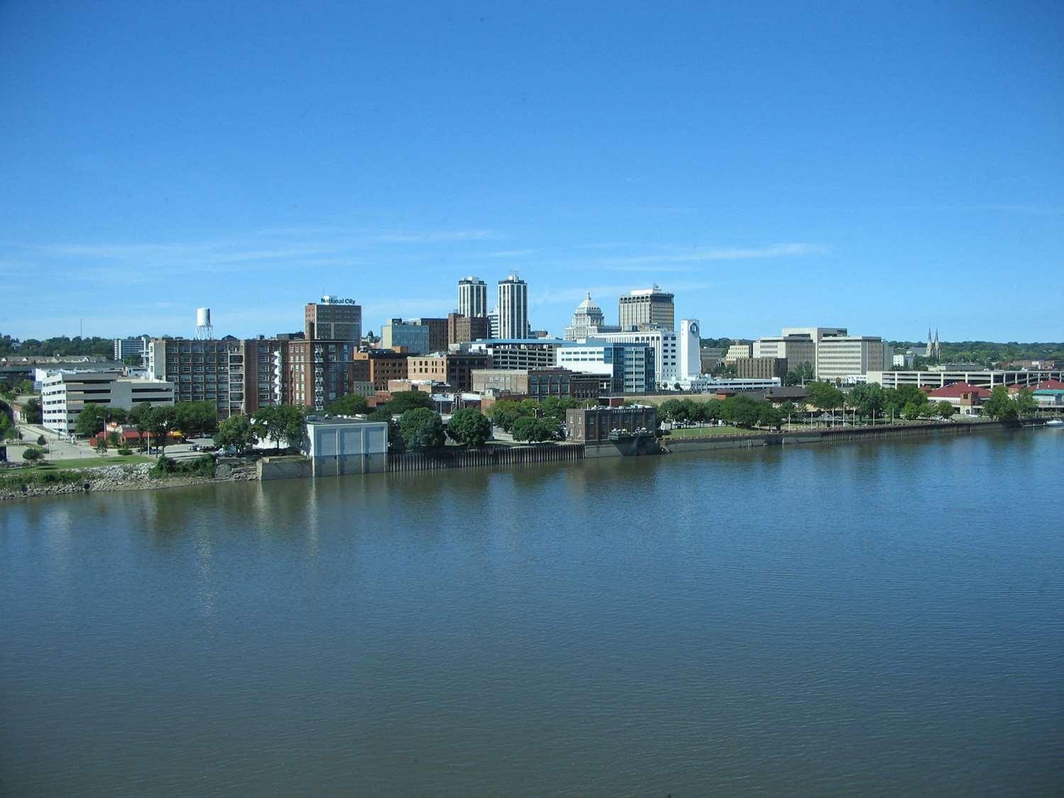 Embassy Suites By Hilton E Peoria Riverfront Conf Center — 6