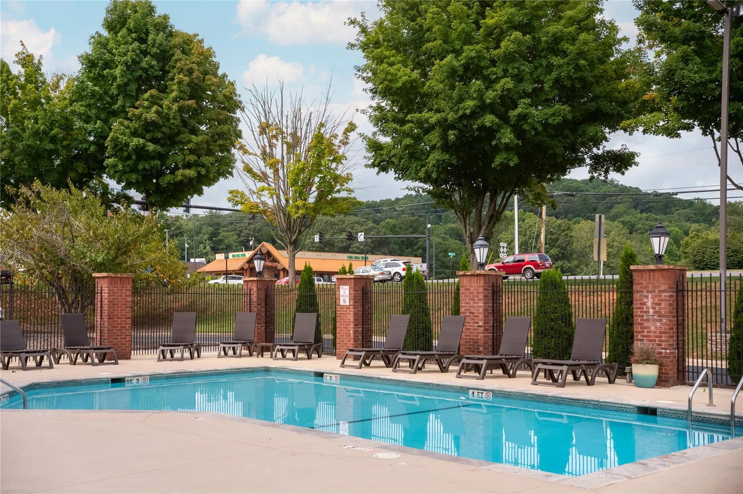 Comfort Suites Outlet Center — 2