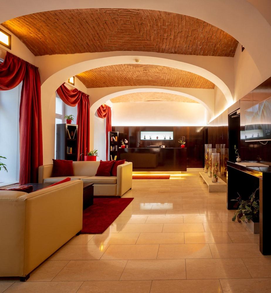 The Levante Rathaus Apartments. — 5