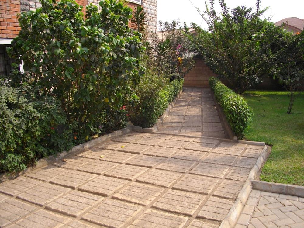 Calabash Green Executive Apartments 1138528 — 4