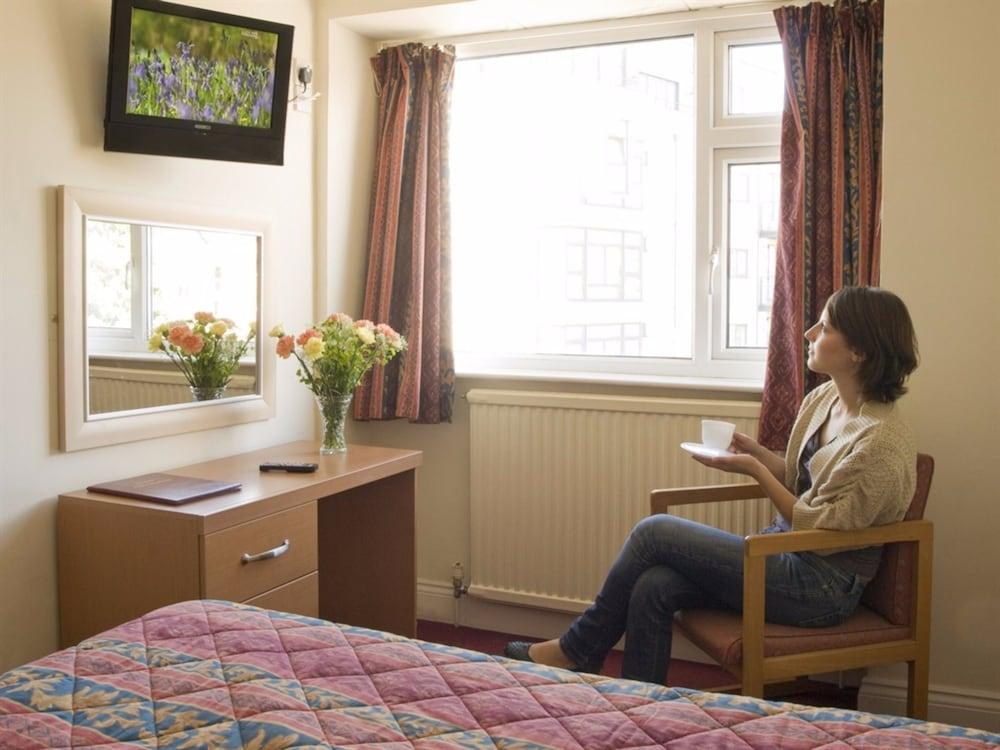 Denewood Hotel - Guest Accomodation — 6