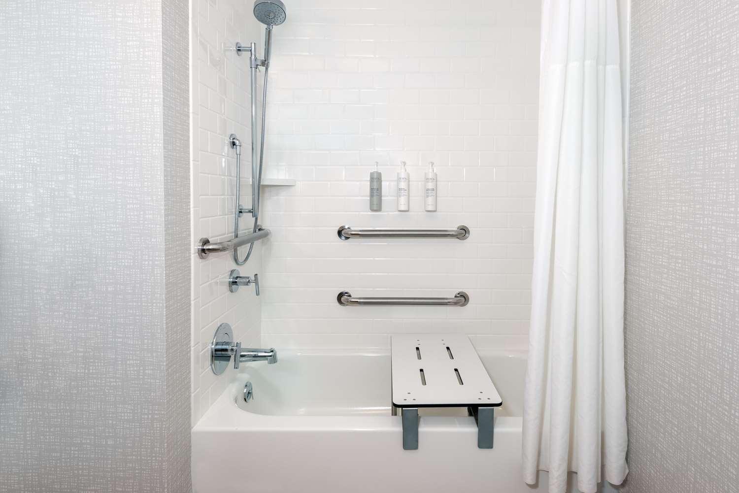 Hampton Inn Coventry - Warwick Area — 3