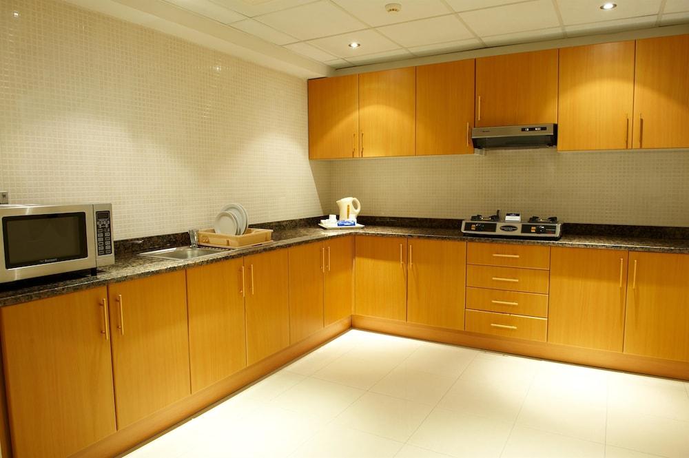 Golden Tulip Sharjah- Hotel Apartments — 8