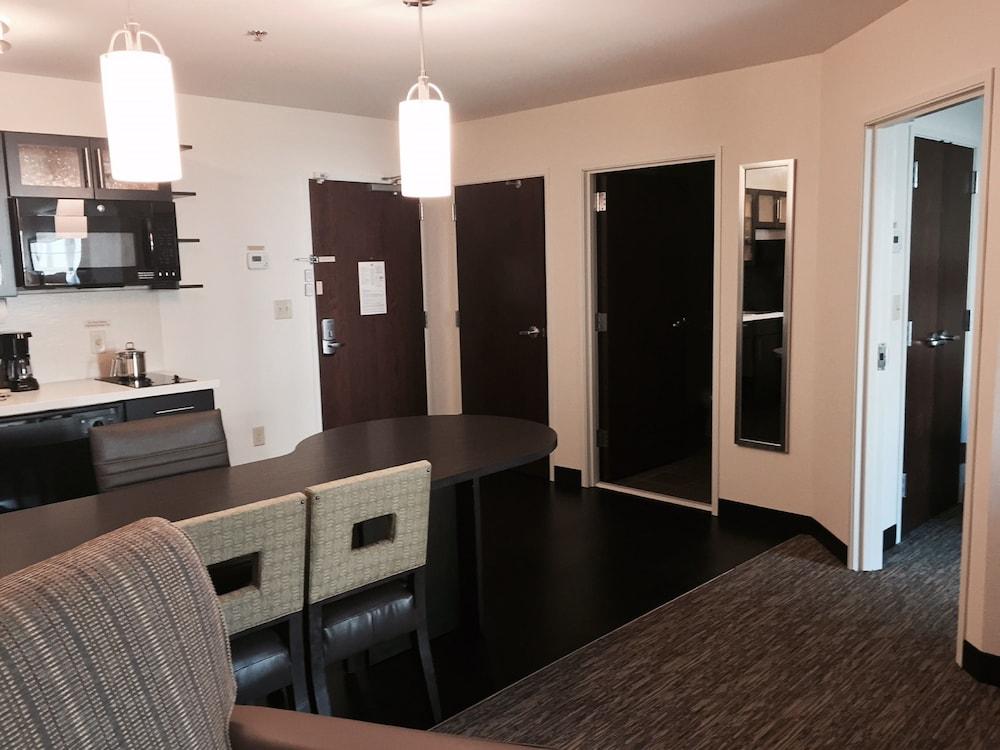 Candlewood Suites Youngstown West - Austintown, an IHG Hotel — 7