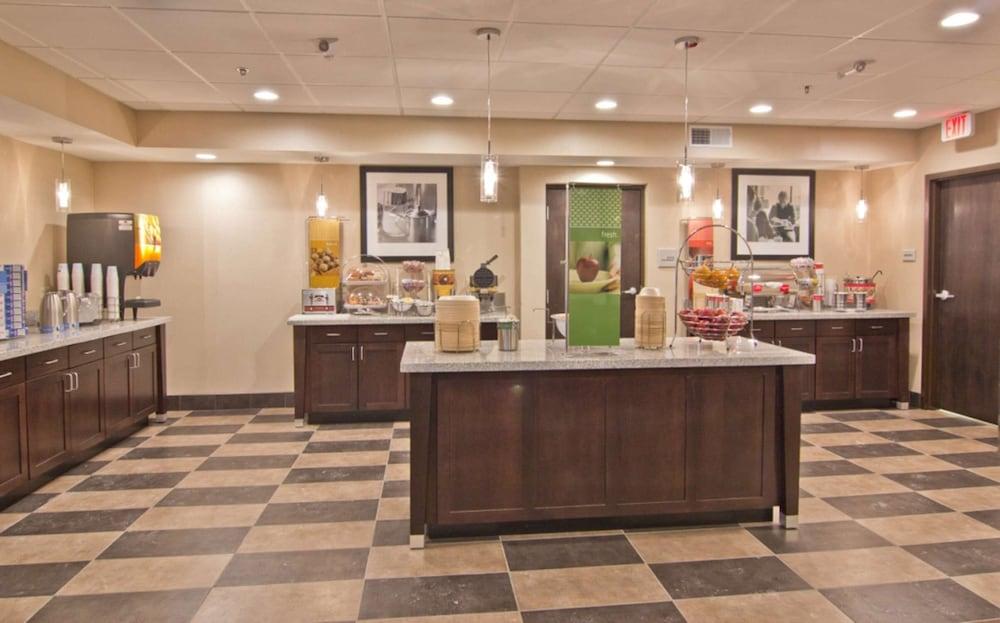 Hampton Inn Columbus South — 9