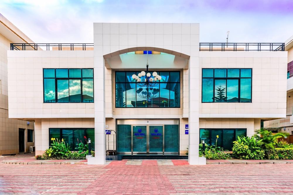 Protea Hotel By Marriott Lagos Kuramo Waters — 4