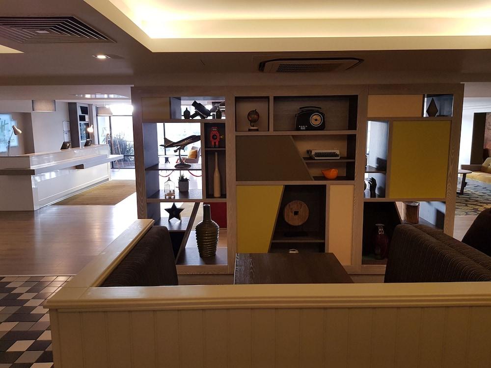 HOLIDAY INN LUTON-SOUTH M1 JCT 9 — 5