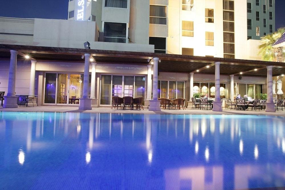 Luxe Avenue Hotel — 2