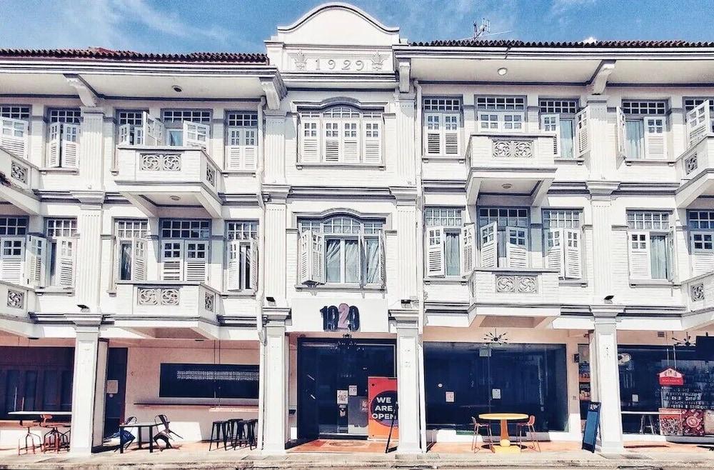 HOTEL 1929 — 10