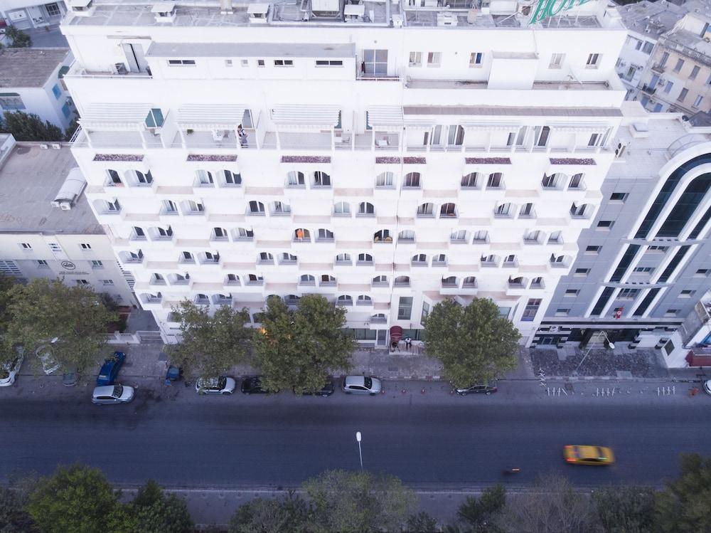 Ambassadeurs Hotel 1253758 — 2