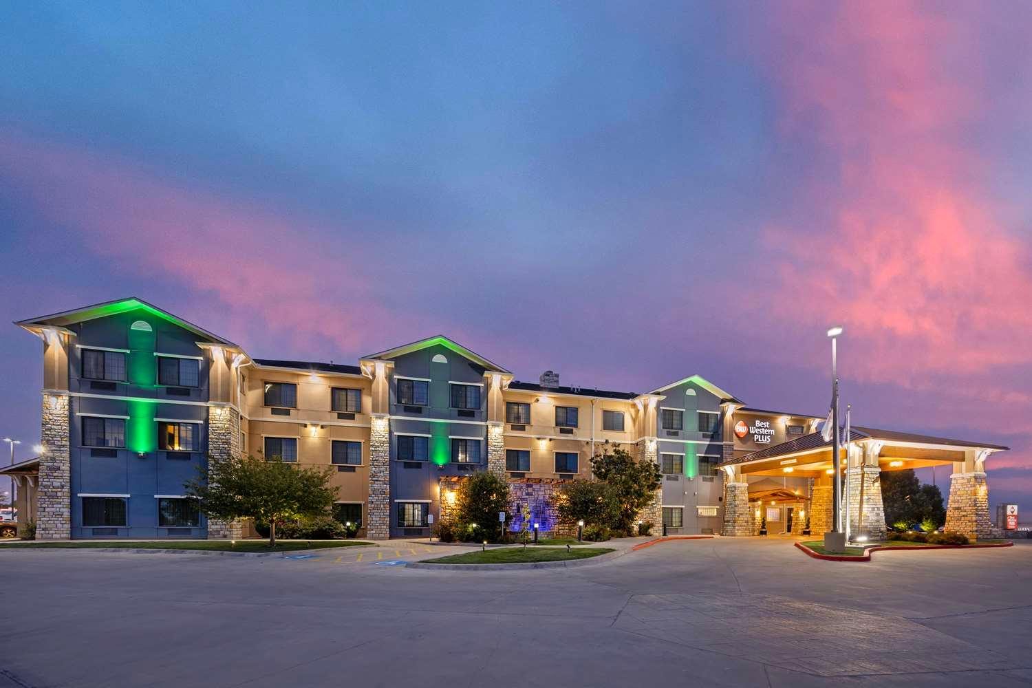 Best Western Plus Emerald Inn & Suites — 4